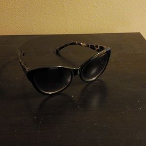 Cat eye sunglasses